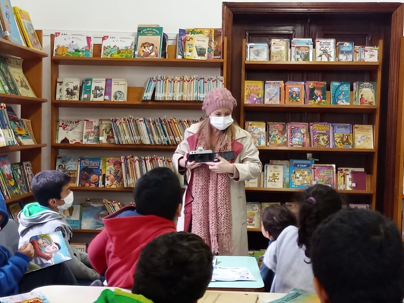 Jornalista desenvolve 'Jornal Literário' com alunos da Casa da Menina