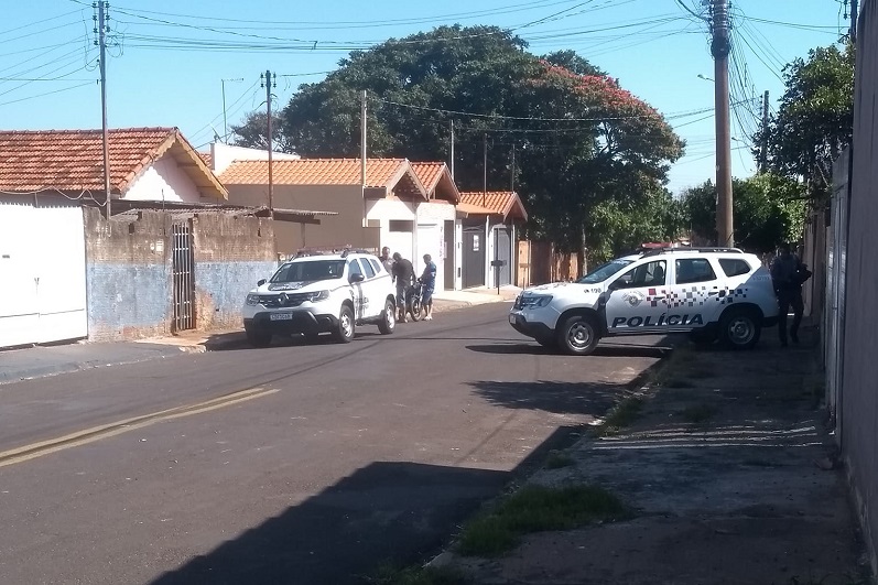 Homem é morto a tiros em sua cama em Assis