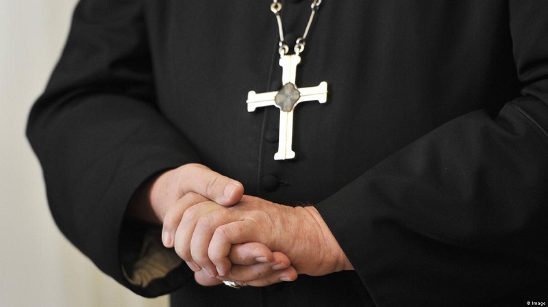 Ex-seminarista denuncia dois padres de Assis por abusos sexuais
