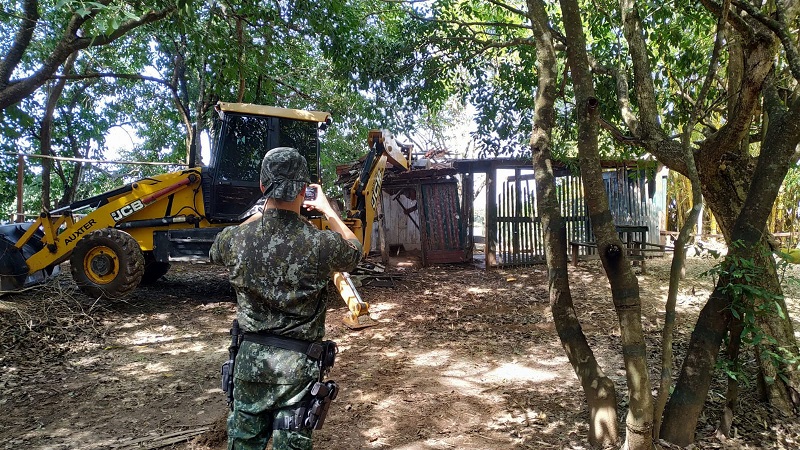 Nova operação no rio Paranapanema avança na desmobilização de construções irregulares