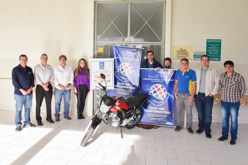 Rotary Club Assis do Vale doa uma moto ao Asilo São Vicente de Paulo