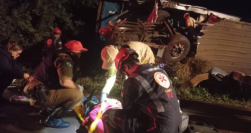 Ônibus que saiu de Assis com destino ao Paraguai se envolve em grave acidente