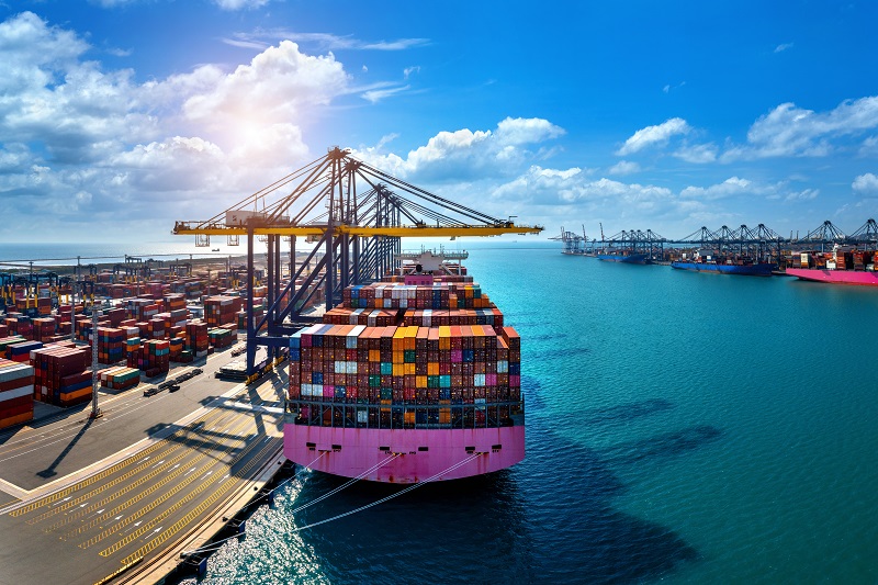 Aumento do e-commerce na pandemia provoca falta de contêineres nos portos brasileiros