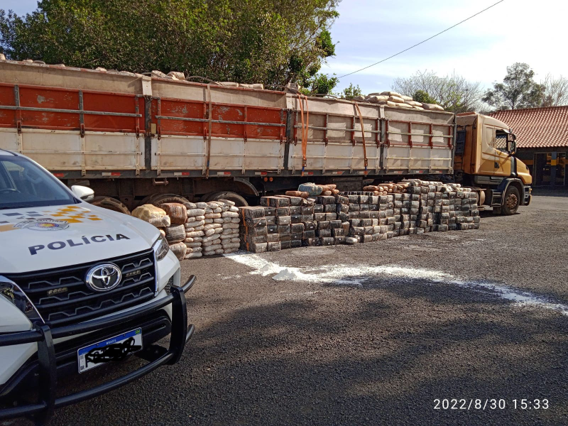 Polícia Rodoviária apreende 3 toneladas de drogas em Tarumã-SP