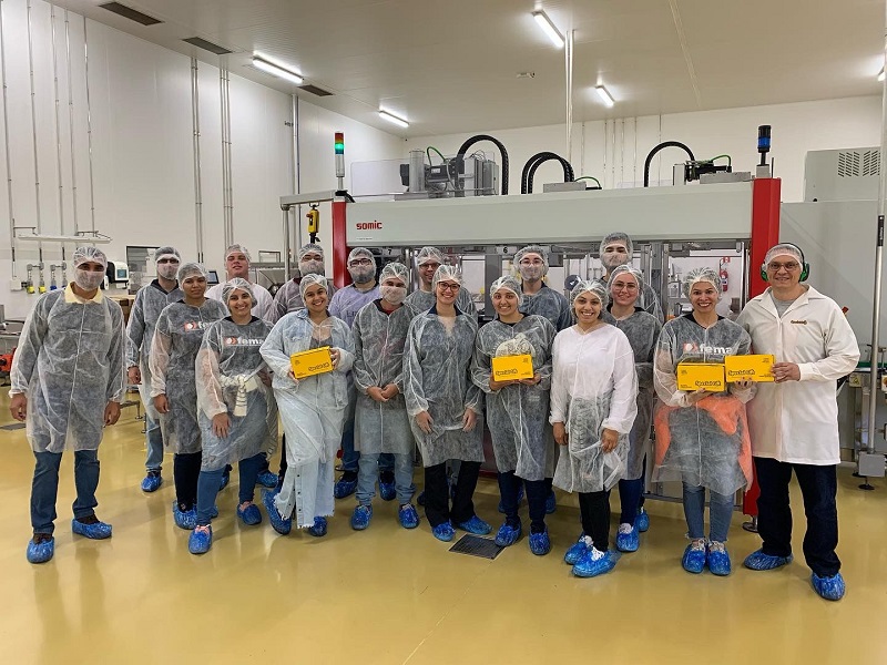 Estudantes do curso de Química Industrial da FEMA visitam fábrica da Special Dog