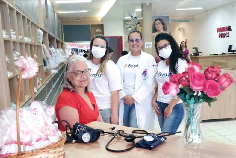 Enfermagem da FEMA realiza campanha do Outubro Rosa em Assis
