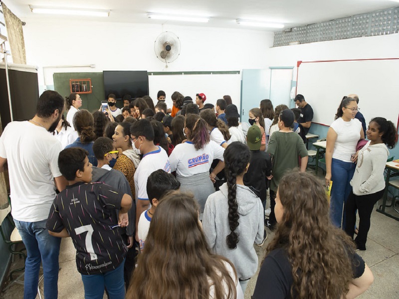 FEMA marca presença na Feira de Profissões da escola Rachid Jabur