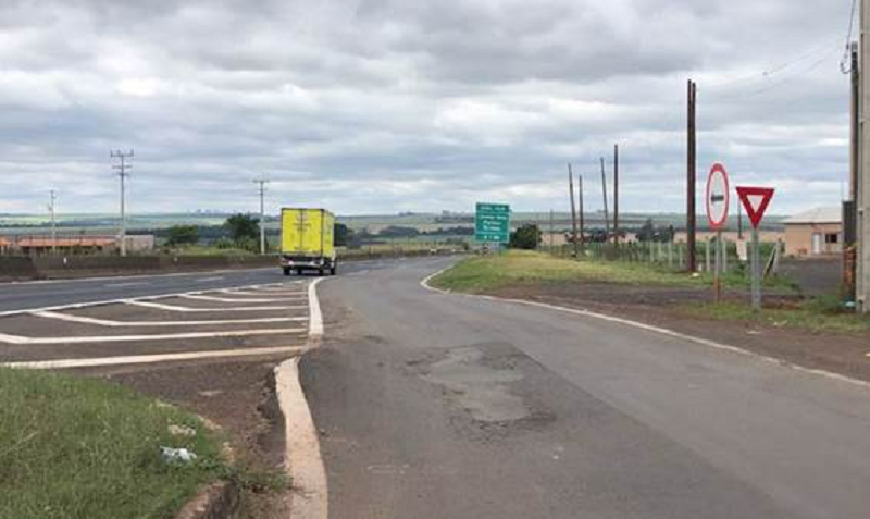 Obras alteram tráfego em Cândido Mota