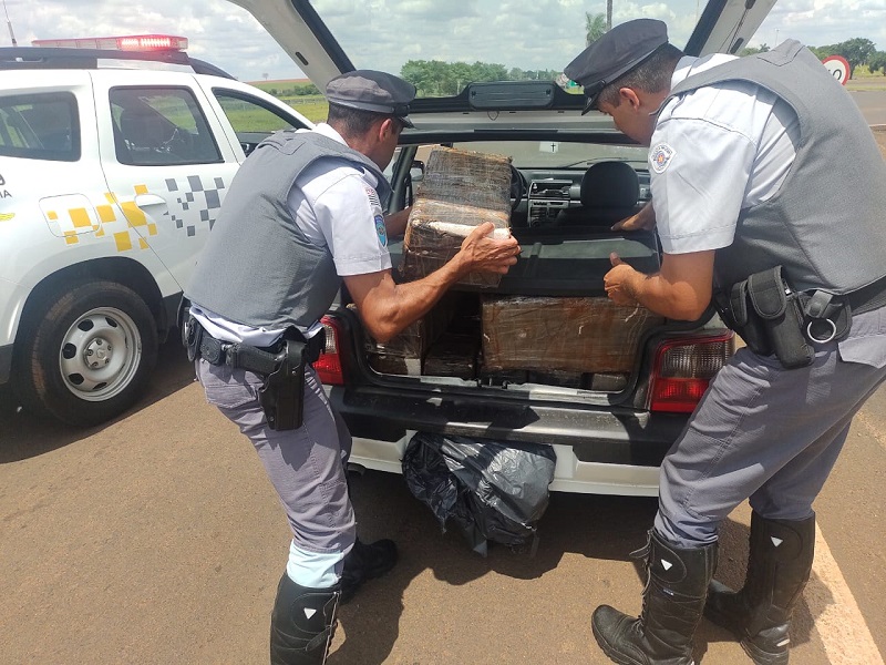 Polícia Rodoviária apreende 200 tabletes de maconha em Marília-SP