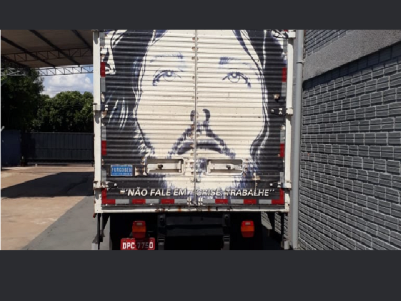 Caminhão com imagem de Cristo é furtado em Assis
