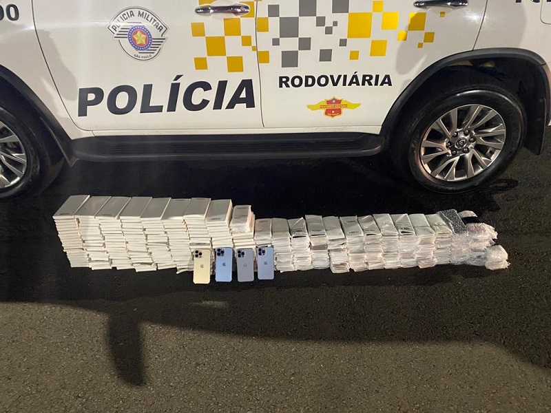 Polícia Rodoviária apreende 452 celulares IPhone em Ourinhos