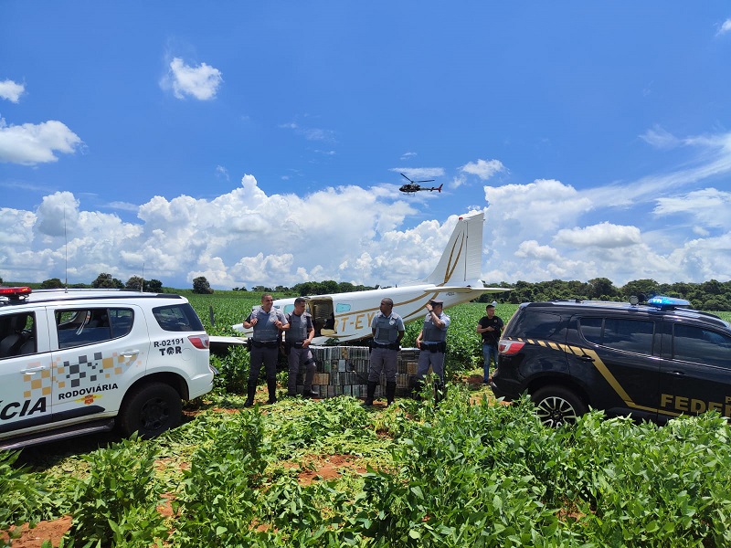 Aeronave lotada de cocaína faz pouso forçado em Santa Cruz do Rio Pardo