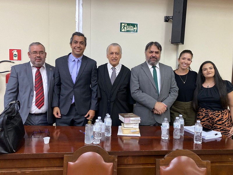 Criminalistas renomados de Assis atuam em julgamento de cinco detentos de Florínea