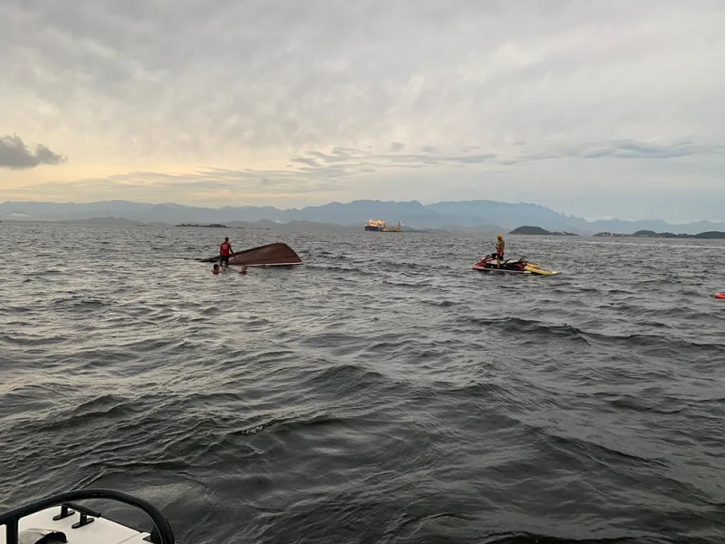 Embarcação afunda na Baía de Guanabara; 6 pessoas estão desaparecidas