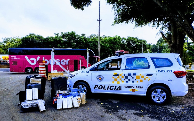 Motorista de ônibus é preso com drogas, em Assis