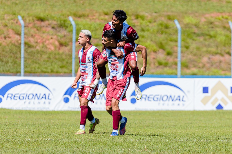 VOCEM faz 3 a 0 no estádio Tonicão e se isola na liderança da Segundona