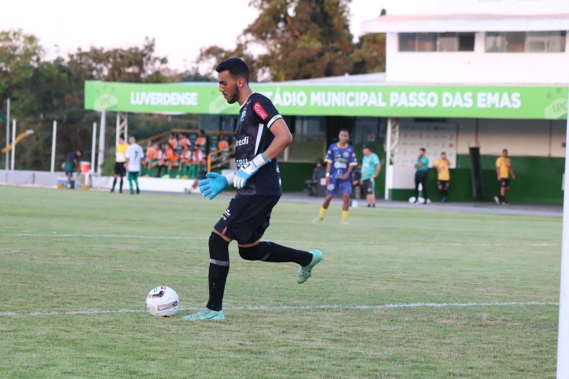 Goleiro assisense João Guiotti estreia com assistência a gol na vitória do Luverdense