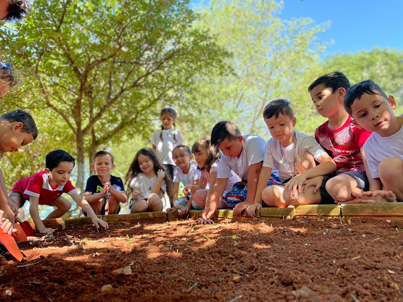 Escola municipal de Cândido Mota recebe ações do projeto Escola Transforma