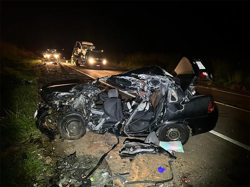 Colisão entre veículos deixa três mortos em Pirapozinho