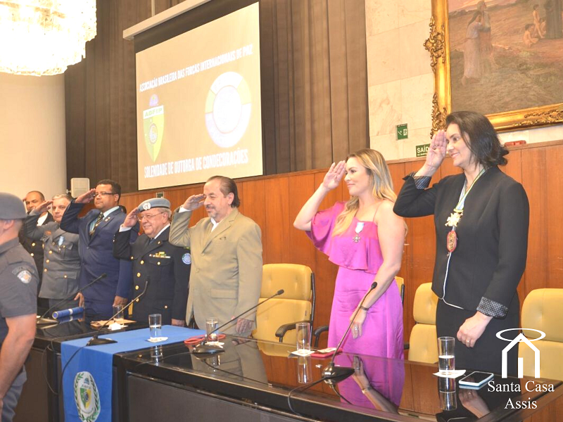 Coordenadora da UTI Coronária recebe honraria das Forças de Paz no Brasil