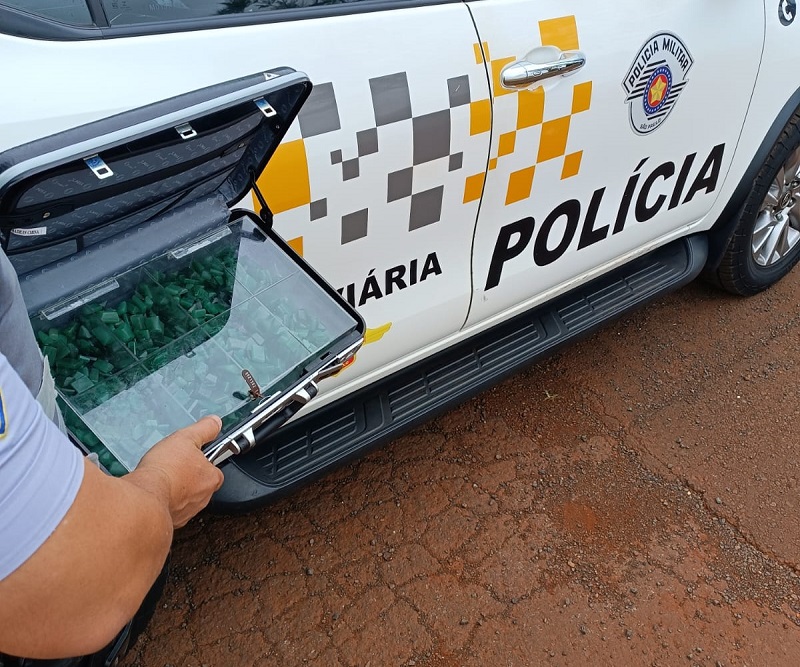 Mais de 3kg de esmeraldas são apreendidas pela Polícia Militar Rodoviária