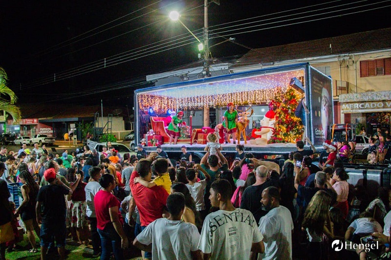 Hoje tem a chegada do Papai Noel na Praça da Mocidade