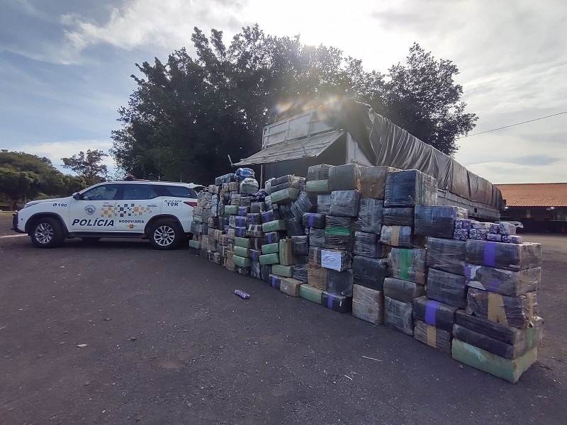 Polícia Rodoviária detém dupla com mais de duas toneladas de maconha