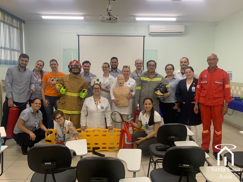 Gestão ambulatorial SC promove treinamento de Brigada de Incêndio ao AME Assis