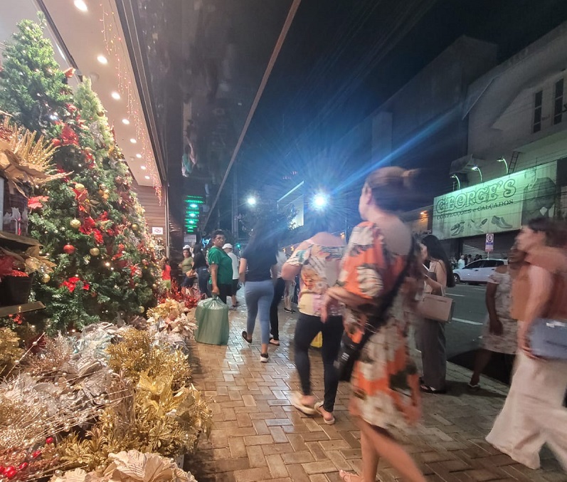 Último dia da Programação de Natal ACIA na Praça da Catedral