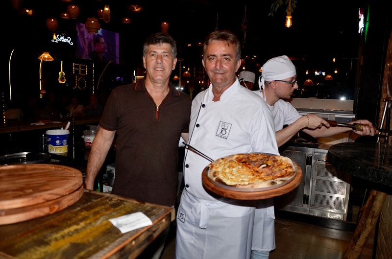 Feijó Bar inaugura forno à lenha e cardápio tem deliciosas pizzas napolitanas