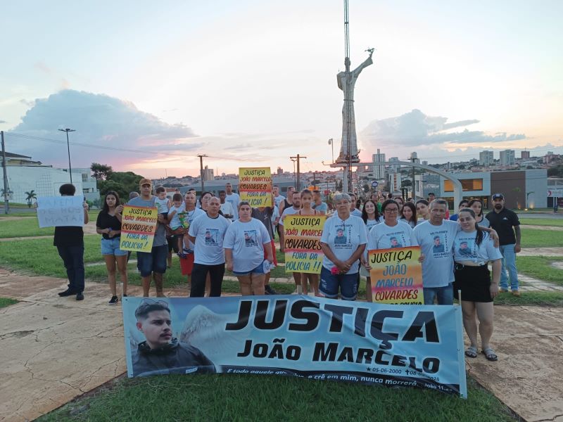 Familiares e amigos de João Marcelo pedem justiça em manifesto
