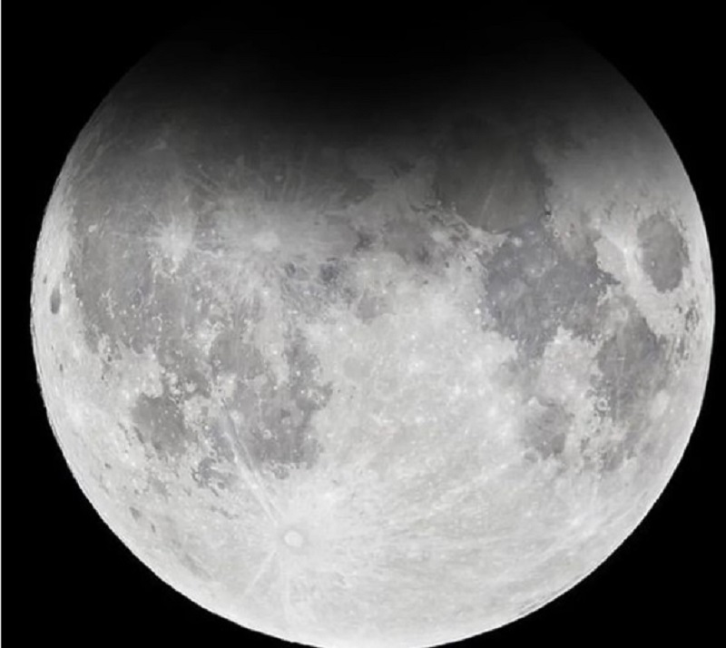 Eclipse Lunar Penumbral: Observação celestial na madrugada de segunda-feira