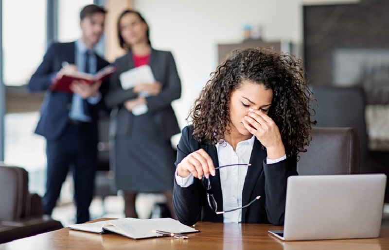 44% dos brasileiros já sofreram bullying no ambiente de trabalho