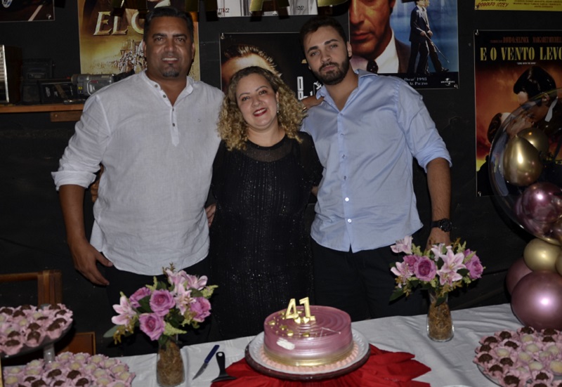 Daniela Lopes tem festa surpresa para comemorar seus 41 anos!