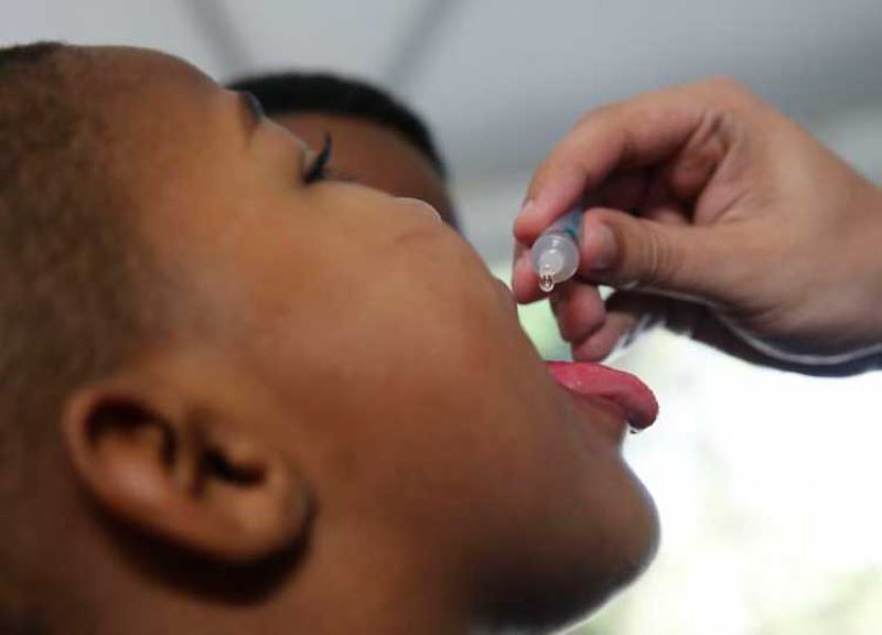 Saúde inicia a campanha de vacinação contra a poliomielite