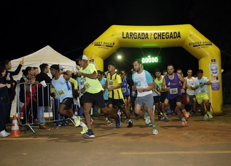 1ª Corrida Noturna no Parque das Águas arrecada 500 kg de alimentos