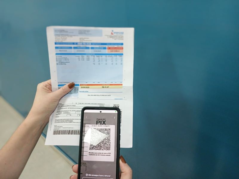 Clientes com contas de luz em atraso conseguem quitar débitos sem sair de casa