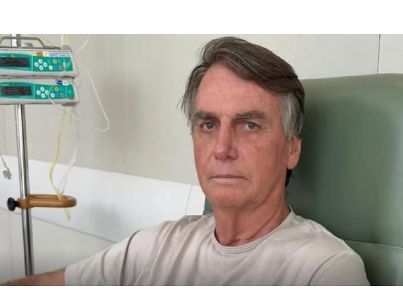 Jair Bolsonaro tem alta após três semanas internado em Brasília