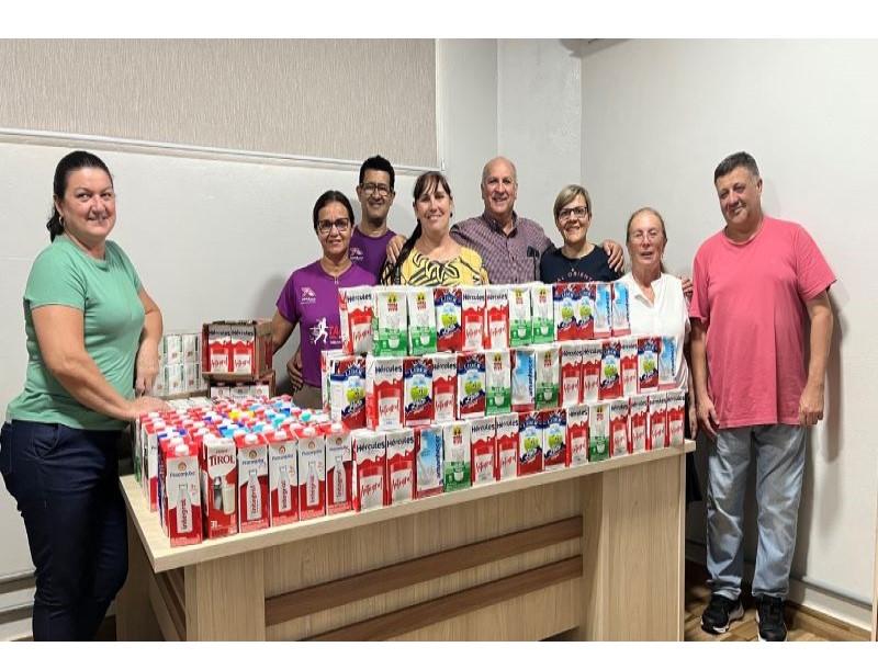 Prefeitura de Tarumã recebe doação de 340 litros de leite arrecadados na Corrida do Trabalhador