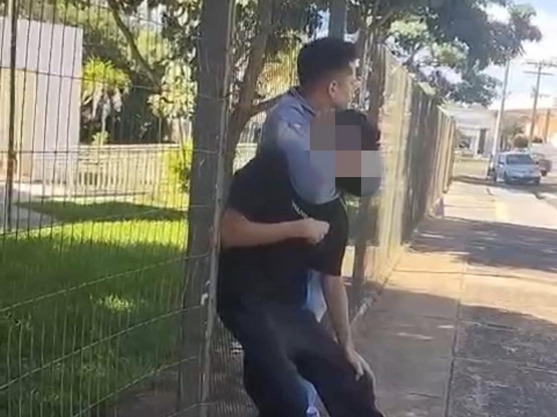 Pais armam flagrante para proteger filha de 12 anos de assédio, em Assis
