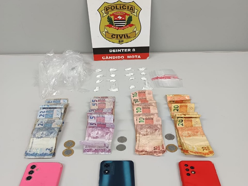 Casal é flagrado com drogas e celular roubado em Cândido Mota