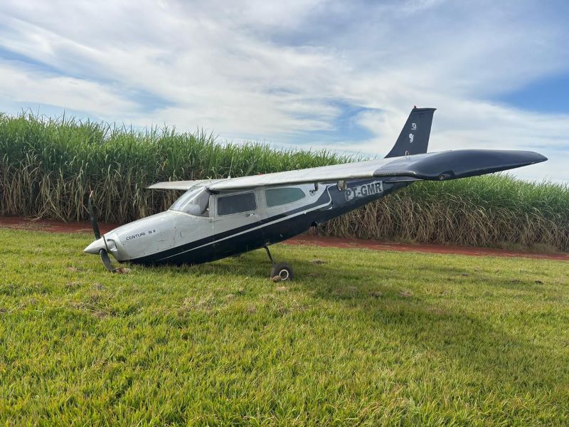Avião de pequeno porte faz pouso forçado na Usina Água Bonita em Tarumã