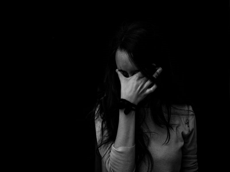 Lei do Luto Parental: veja o que muda e como acolher quem perdeu um bebê