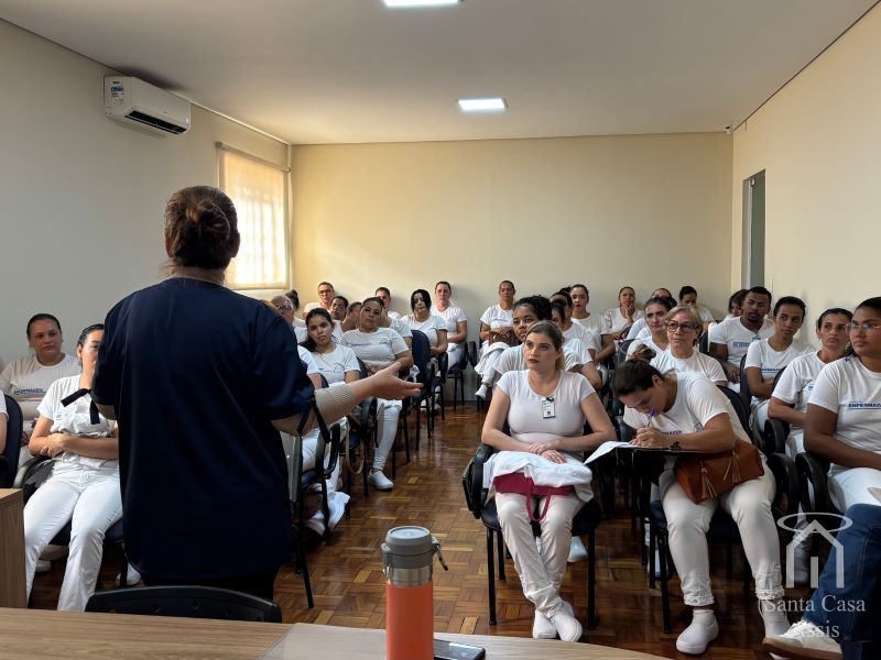 Santa Casa de Assis recepciona estagiários de enfermagem do Centea