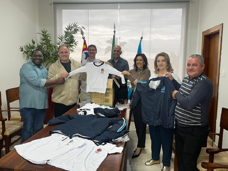 Prefeitura de Assis recebe uniformes escolares e inicia organização para entrega aos alunos da rede