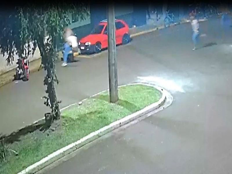 Homem armado dá diversos tiros durante briga em avenida de Palmital
