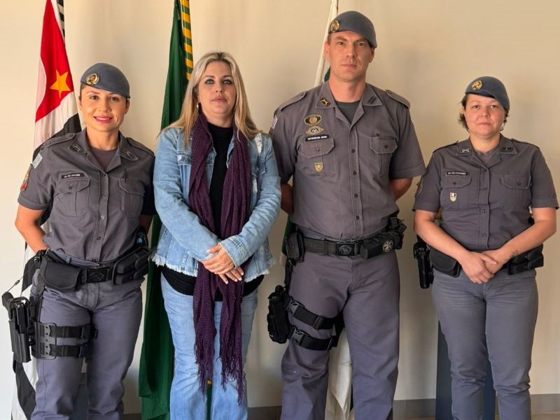 Vereadora Regina Jabur visita 3ª Companhia e conhece trabalho da Patrulha Maria da Penha