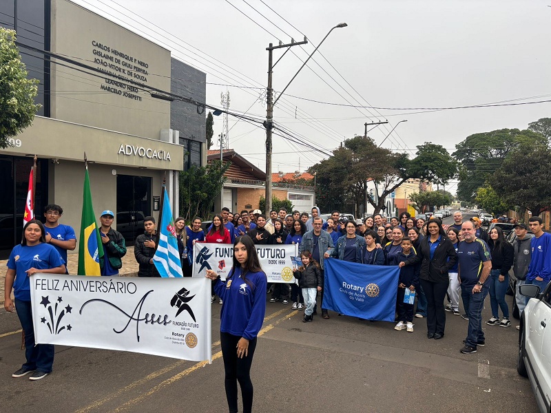 Rotary Club de Assis do Vale e Fundação Futuro participam do desfile cívico pelos 120 anos de Assis
