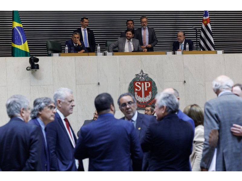 Alesp aprova projeto que garante piso salarial nacional a professores paulistas