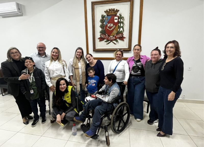 Prefeita recebe mães atípicas, ouve demandas e reforça compromisso com políticas públicas inclusivas